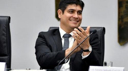 Presidente de Costa Rica bajó su salario ante crisis por Covid-19