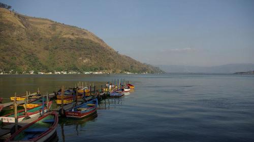 Hombres naufragan en el Lago de Amatitlán