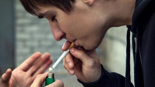 Salud revela que jóvenes fallecidos por Covid han sido fumadores 