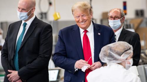 Visita de Trump a hospital provoca destrucción de test de Covid