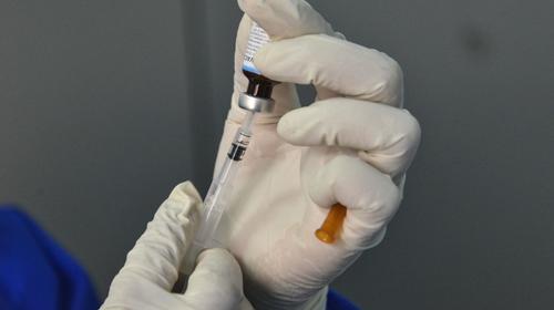 EE. UU. prioriza ancianos y enfermos para vacuna contra Covid-19