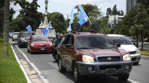 Caravana de vehículos protesta de nuevo contra el encierro 