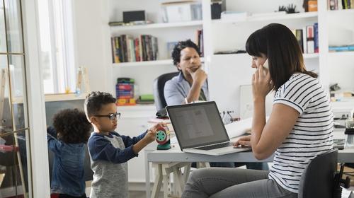 Tips para hacer "home office" y cuidar de los hijos a la vez