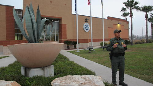 Detectan Covid-19 en centros de detención de migrantes de EE.UU.