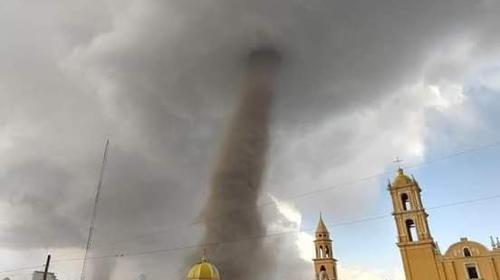 Tornados se forman en un pueblo mexicano y aterrorizan a vecinos