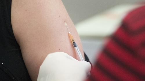 Anuncian resultados positivos de vacuna contra Covid-19 en EE.UU.