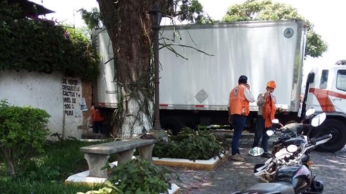 Camión de Conred dejó miles de víveres en una vivienda particular
