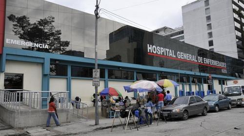IGSS zona 9 cierra áreas por contagio de médicos y enfermeras