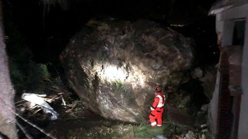 La enorme roca que cayó en San Marcos La Laguna 