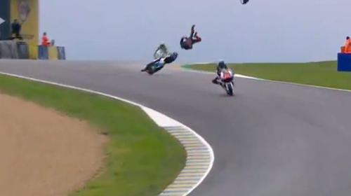 El video del accidente a toda velocidad en el Moto 2 de Francia