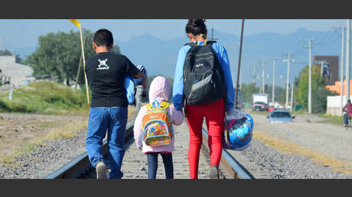 Padres de 545 niños migrantes retenidos en EE.UU. no aparecen