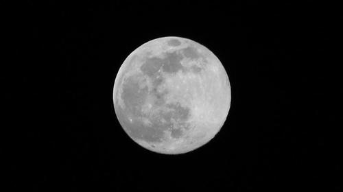 La NASA confirma que hay agua en la Luna, más de la esperada
