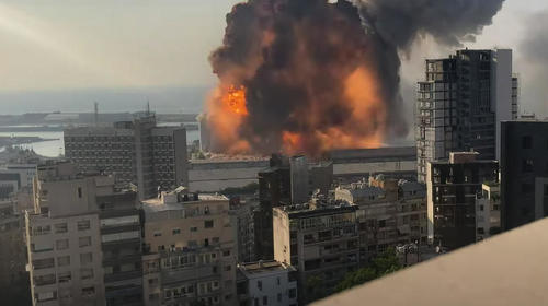 Escuchan a sobreviviente entre escombros de explosión en Beirut