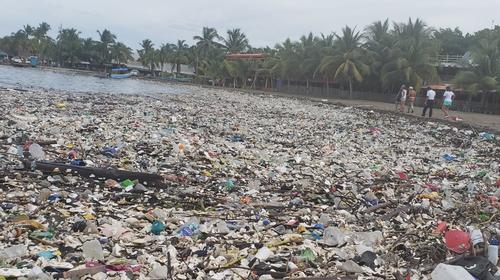 Honduras reclama a Guatemala por contaminación en playa de Omoa