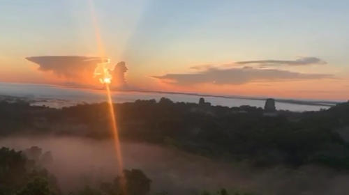 El amanecer de Tikal que le da la bienvenida a una semana