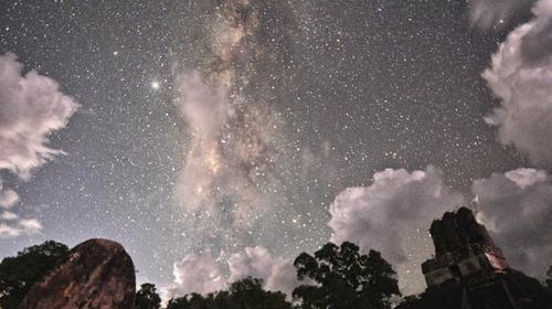 Así luce la Vía Láctea desde el Parque Nacional Tikal
