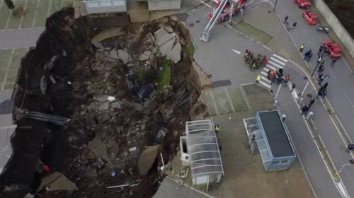 Video: Parqueo de hospital de Covid-19 se derrumba en Italia