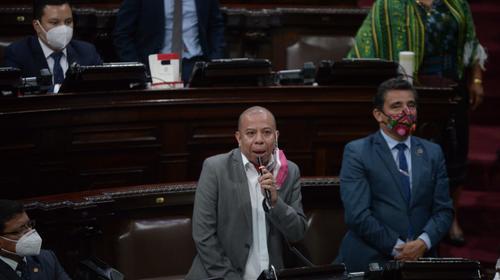 La protesta de Aldo Dávila en la sesión del Congreso
