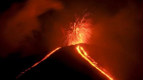 El volcán de Pacaya podría hacer erupción, alertan autoridades