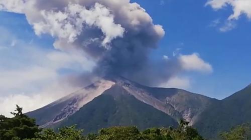 Insivumeh lanza alerta por actividad del volcán de Fuego
