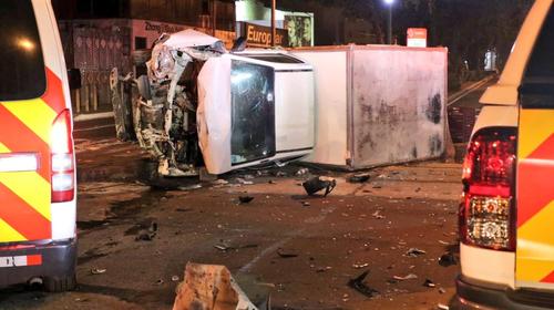 Una mujer muere en accidente entre camión y picop en la zona 9