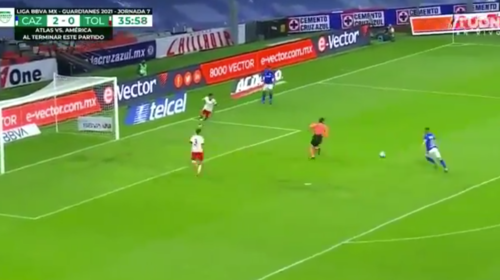 El video viral del árbitro que desvió el gol del Cruz Azul