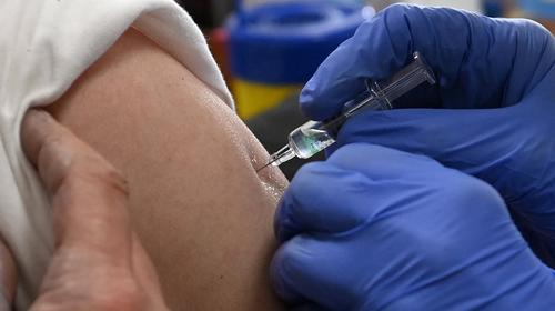 Covid-19: Políticos deberán esperar su turno para recibir vacuna