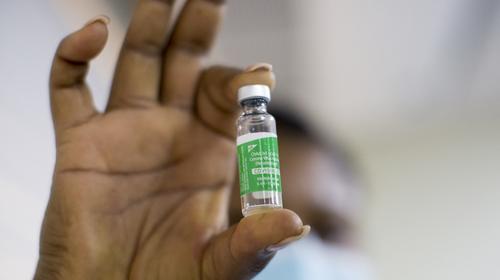 Giammattei anuncia un nuevo lote de vacunas, ahora de la India