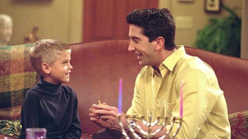 ¿Te recuerdas de Ben, el hijo de Ross en Friends? Así luce ahora