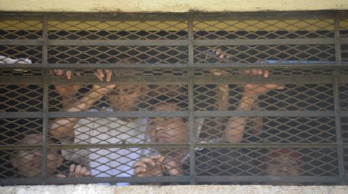 Monitor retenido por reclusos pide a las autoridades que lo rescaten 