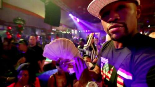 Video: Floyd Mayweather regaló US$35 mil a un grupo de strippers