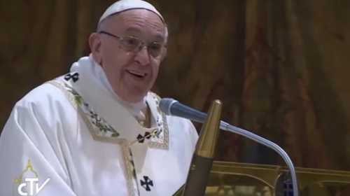 Papa Francisco: "Madres, amamanten sin temor a sus hijos en la misa"