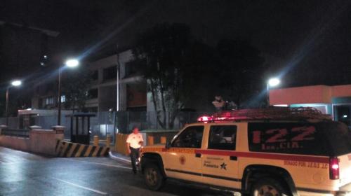 Confusión y caos vehicular causa simulacro de bomba en Embajada