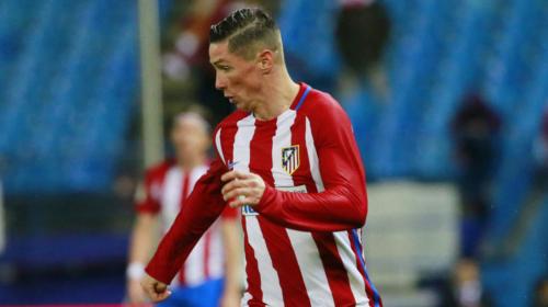 Fernando Torres definió de espalda y anotó un golazo en el ángulo