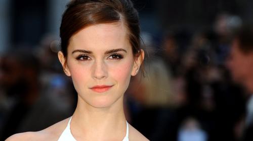 Emma Watson posa sensual en "topless" para "Vanity Fair"