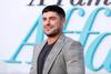 Hallan a Zac Efron en una piscina y es hospitalizado 