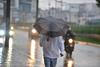 Lluvia sorprende a guatemaltecos este domingo