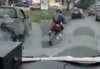 Captan a motorista impedir el paso de una ambulancia (video)