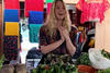 Estadounidense presume mercado con su esposo guatemalteco