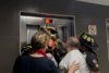 Rescatan a ocho personas atrapadas en un elevador en zona 2